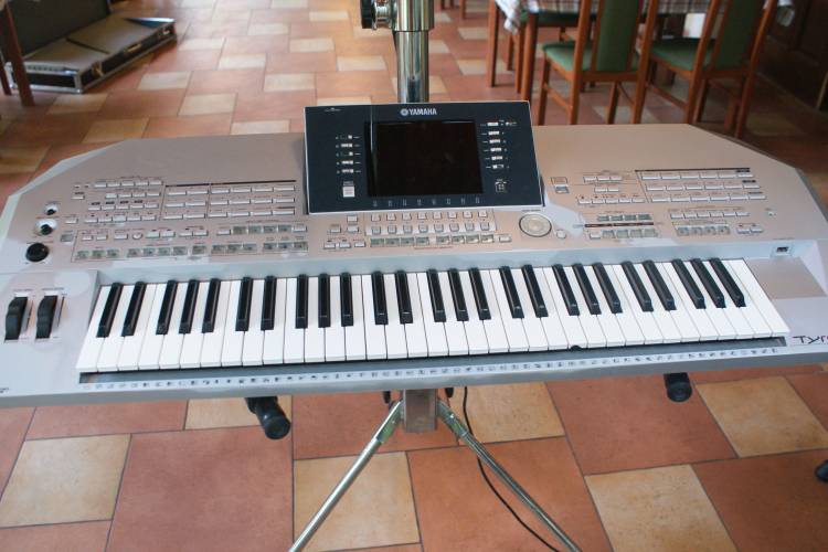 Yamaha Tyros 2.